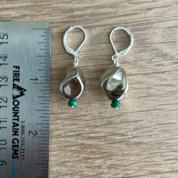 HAND CRAFTED EARRINGS Silvertone Nuggets Turquoise Rondelles - Picture 3 of 12